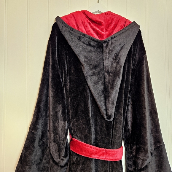 Harry Potter Gryffindor Hooded Plush Robe Black Red Unisex OS Bathrobe Cosplay - Picture 7 of 13